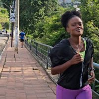 Inspiração em Movimento: Influenciadora Corre Rumo à Cura do Câncer