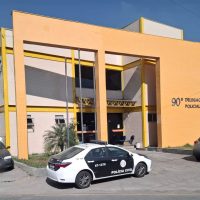 Tensão em Barra Mansa: Confronto de Rivais Deixa Mulher Ferida e Jovem Apreendido