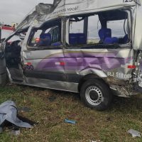 Manhã Trágica na Dutra: Um Morto e 10 Feridos em Acidente com Van e Caminhão